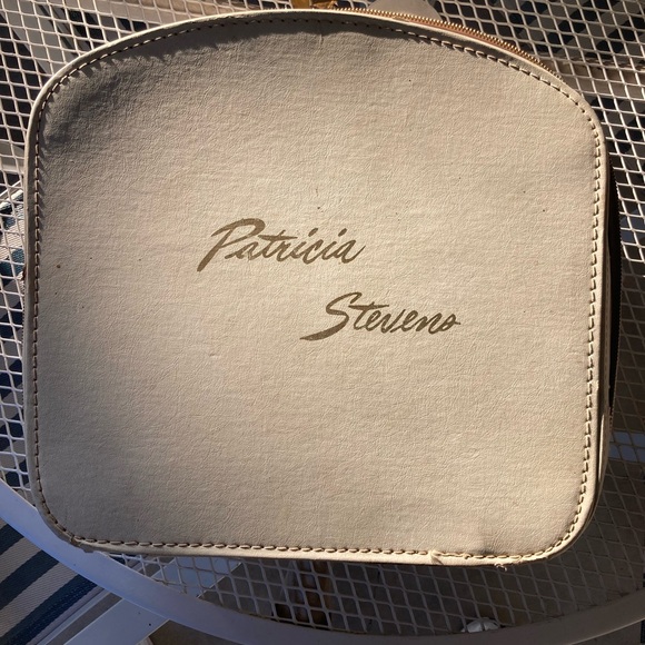 Patricia Stevens Tote Case with Hat. - Picture 1 of 16